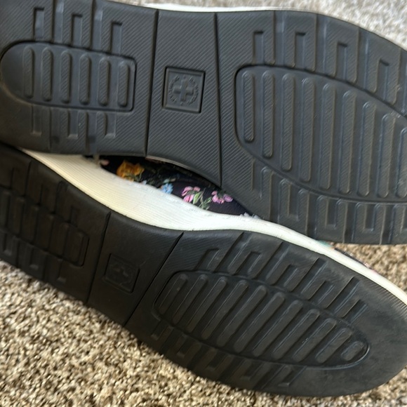 Dr. Martens Black Floral Lace-Up Boots - Picture 7 of 8